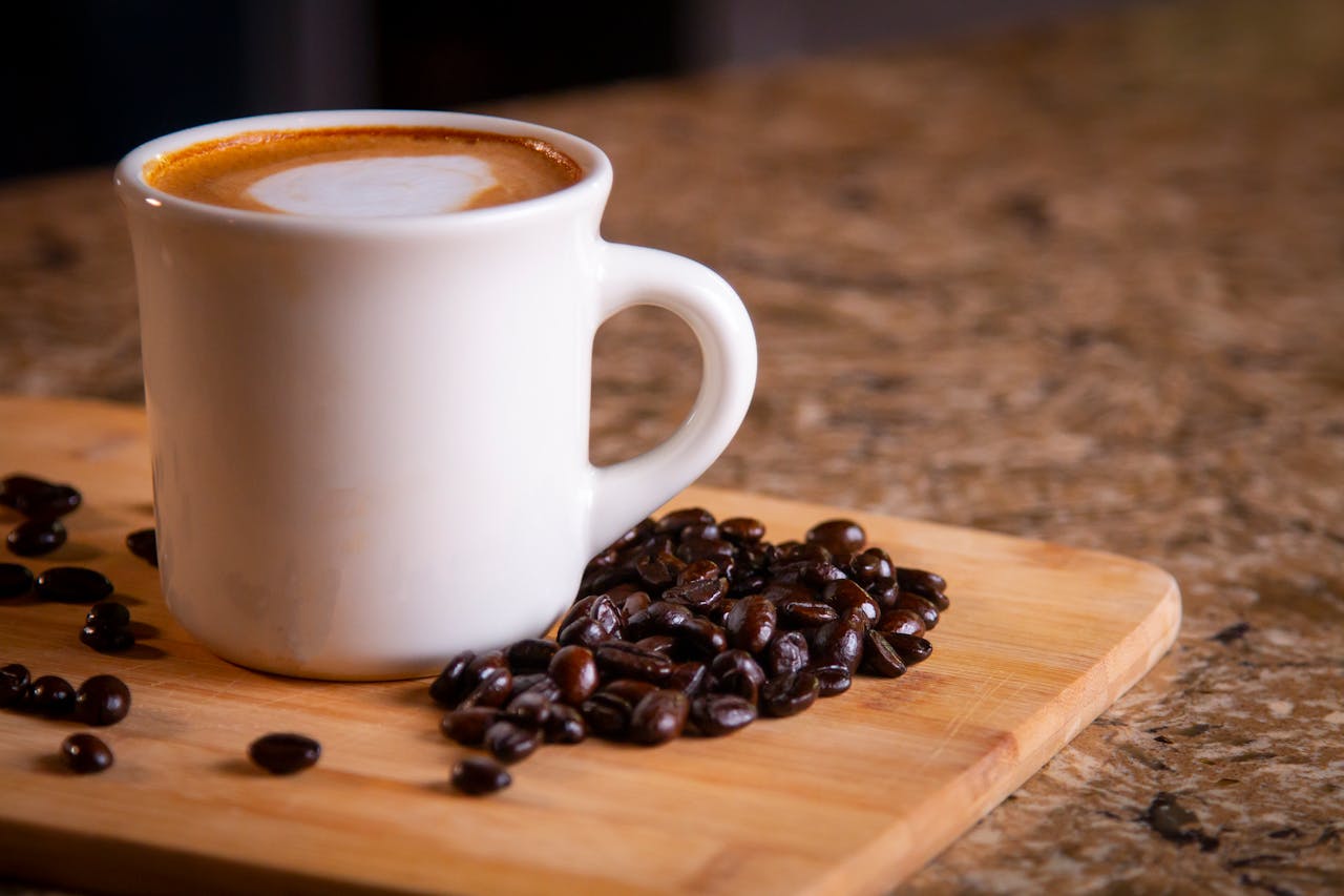 Perfektní teplota mléka na cappuccino: Jak poznat, že už je dost! Praktické tipy, abyste mléko nespálili