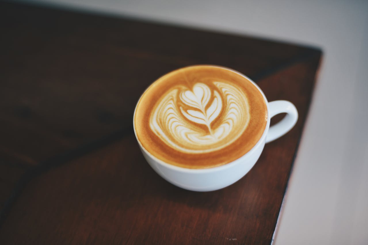 Cappuccino: Tři dokonalé vrstvy: Pravidla pro ideální poměr mléka, pěny a espressa (standard 1:1:1)
