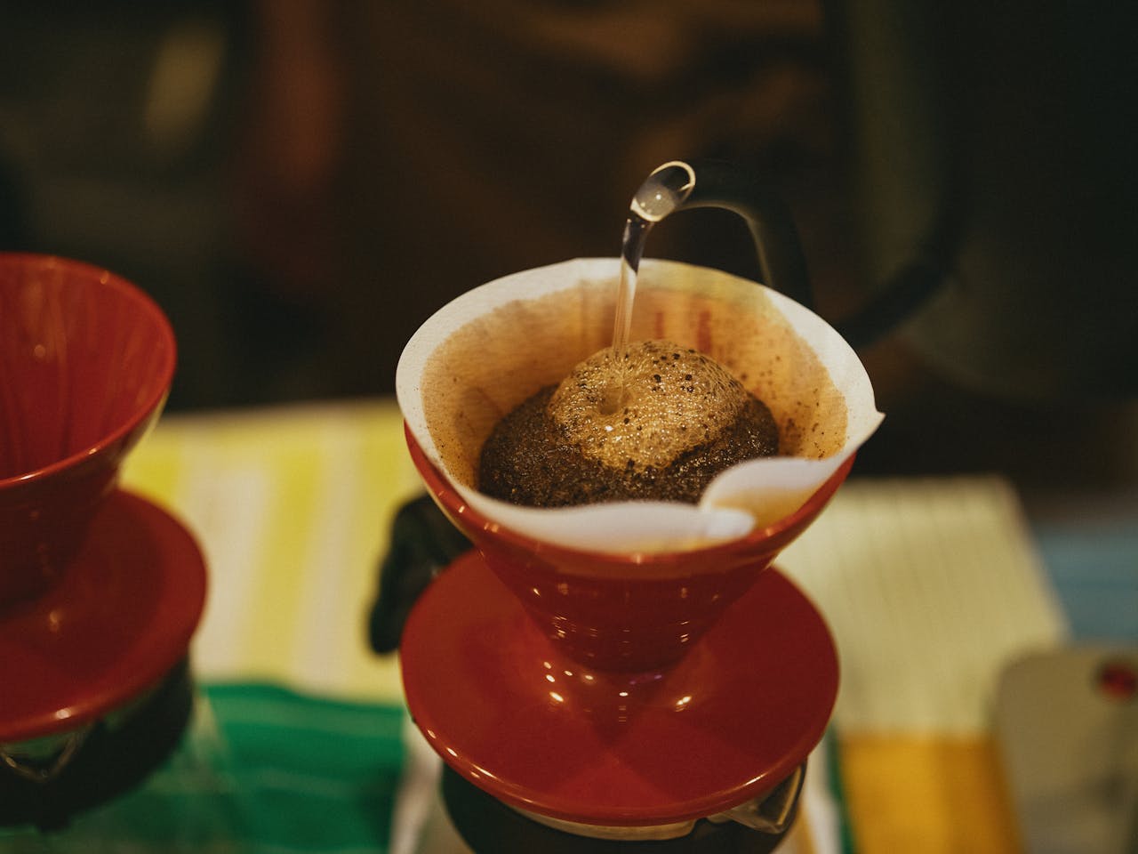 Espresso bez kávovaru: Překvapivě dobré triky: Alternativní metody (AeroPress, Moka) pro silný základ nápoje