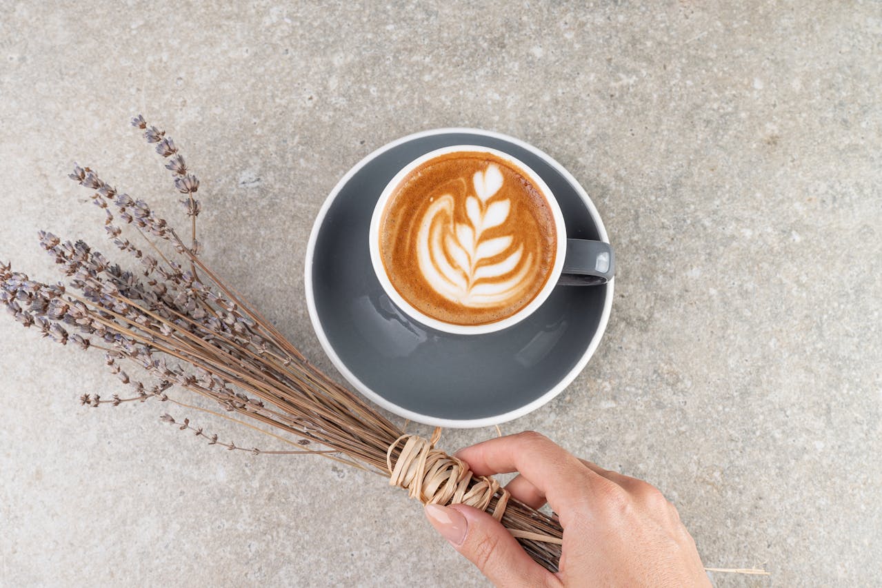 Levandulové Latte: Květinový a uklidňující nápoj, ideální pro jarní a letní měsíce