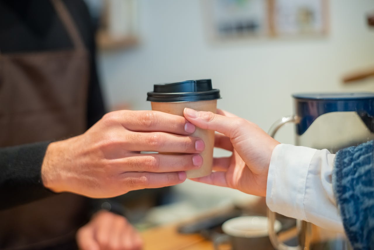 Americano: Nejen horká voda: Tajemství dokonalého Americano, které neztratí chuť (tzv. Long Black metoda)