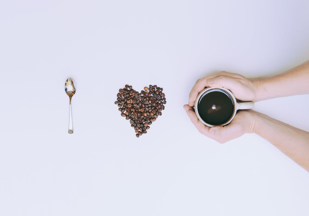 Udržitelnost v kávovém průmyslu: Fair Trade, ekologické pěstování
