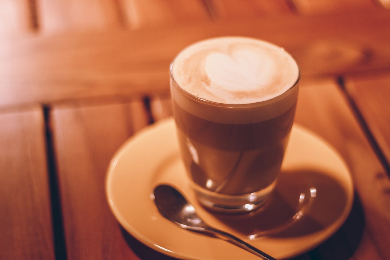 Ledové Cappuccino: Metoda se šejkrem pro krémový zážitek