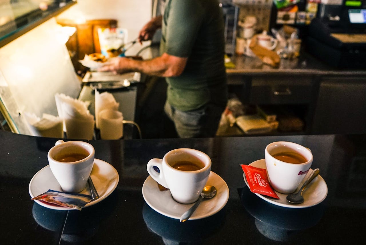 Crema: Jak dosáhnout sametově hnědé pěny a co prozrazuje: Vizuální průvodce perfektní cremou